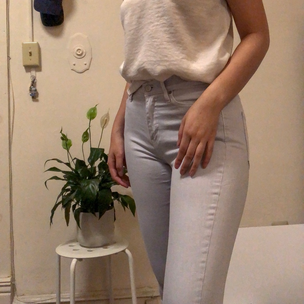 Light wash skinny jeans